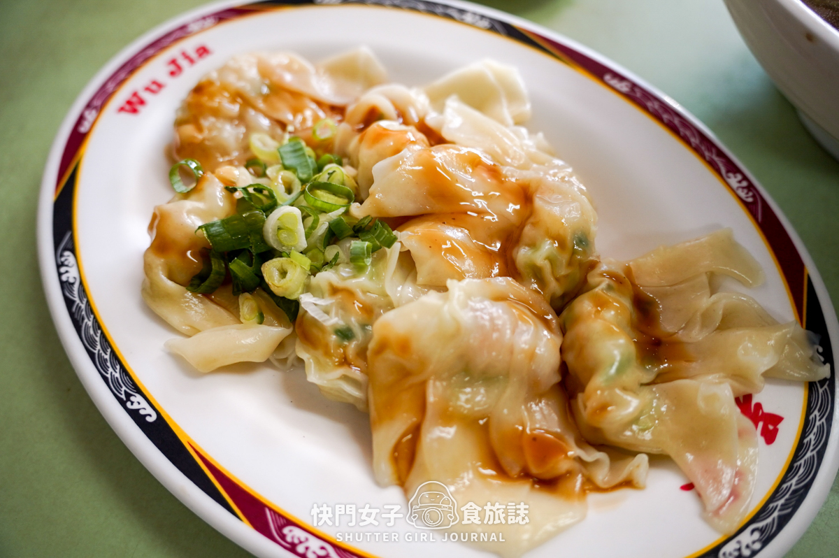 【台北 北投區】吳家牛肉麵店 x 北投人氣排隊名店 x 牛三寶 x 鮮蝦餛飩