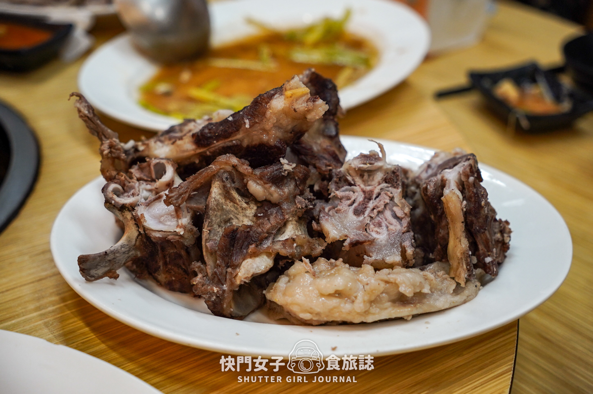 【彰化 溪湖鎮】阿秀羊肉爐 x 中藥羊肉湯頭 x 軟嫩羊三層肉 x 巨大羊龍骨 - 第20張圖 【彰化 溪湖鎮】阿秀羊肉爐 x 中藥羊肉湯頭 x 軟嫩羊三層肉 x 巨大羊龍骨