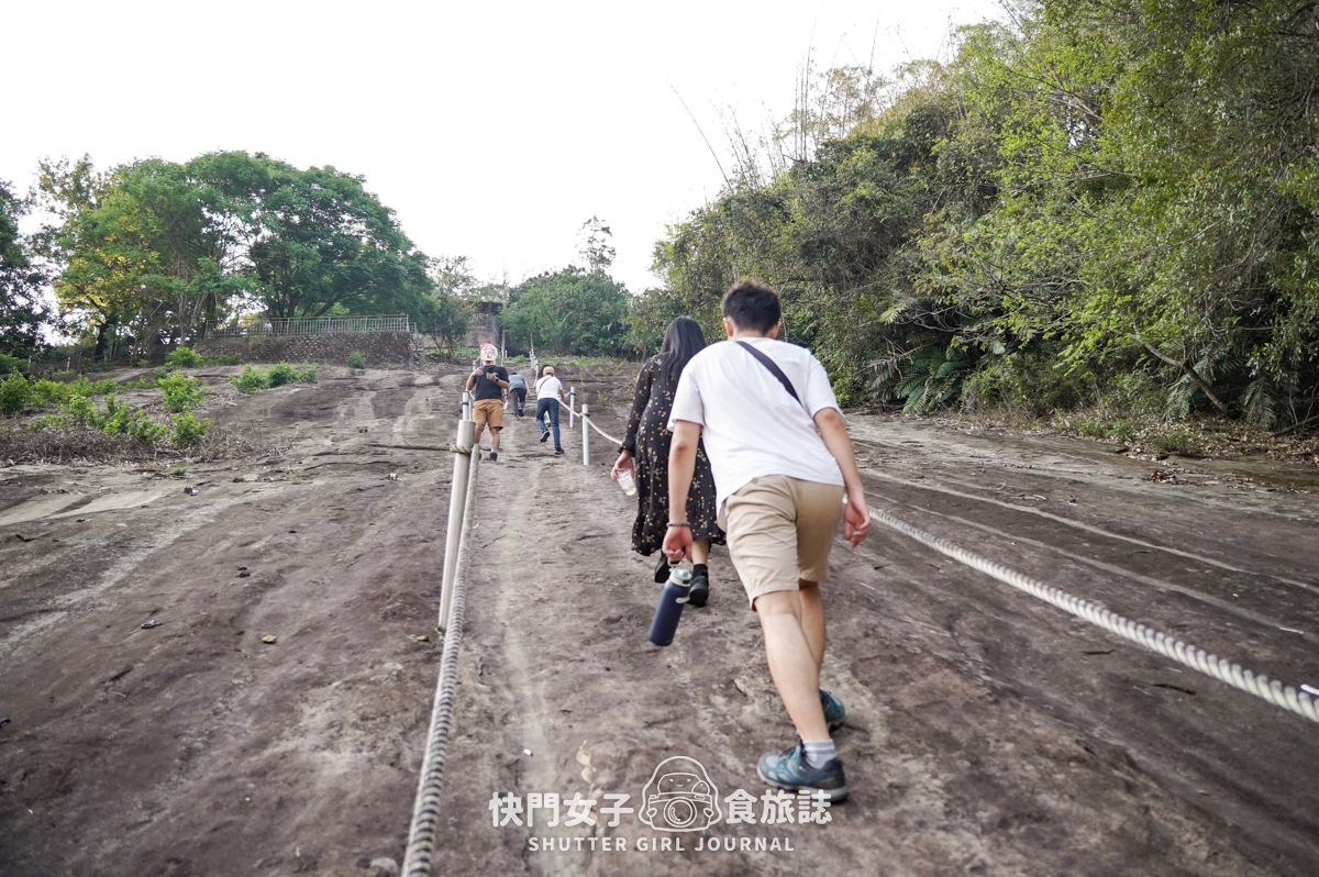【雲林 古坑鄉】峭壁雄風 x 持明寺旁的迷你攀岩場 x 45度傾斜石壁