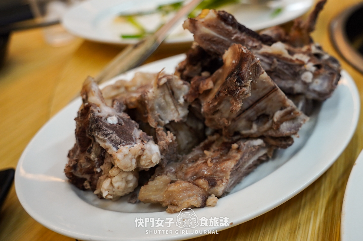 【彰化 溪湖鎮】阿秀羊肉爐 x 中藥羊肉湯頭 x 軟嫩羊三層肉 x 巨大羊龍骨 - 第21張圖 【彰化 溪湖鎮】阿秀羊肉爐 x 中藥羊肉湯頭 x 軟嫩羊三層肉 x 巨大羊龍骨