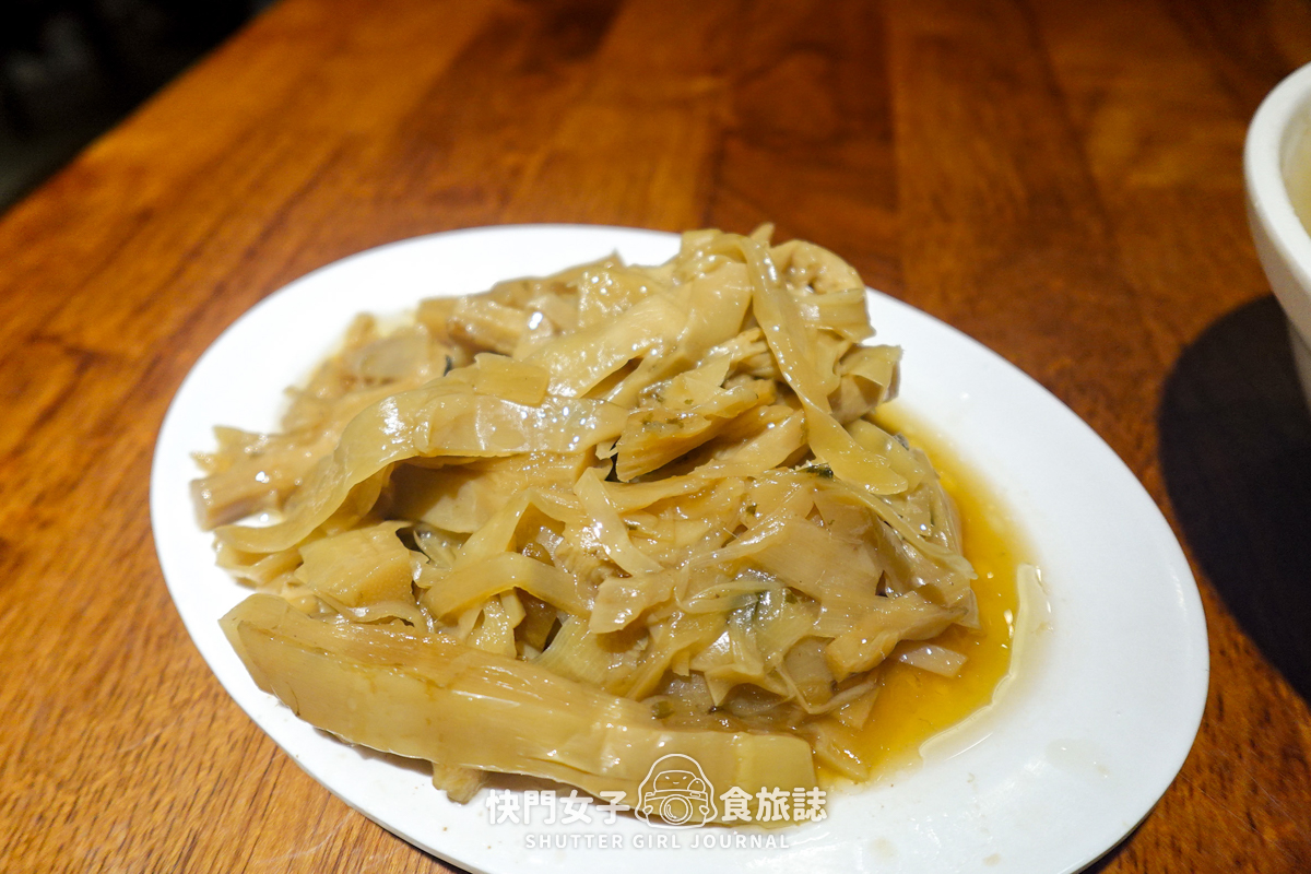 【台北 松山區】老翁家四神湯 x 知名排隊刈包店豬腳飯 x Q彈豬肚湯