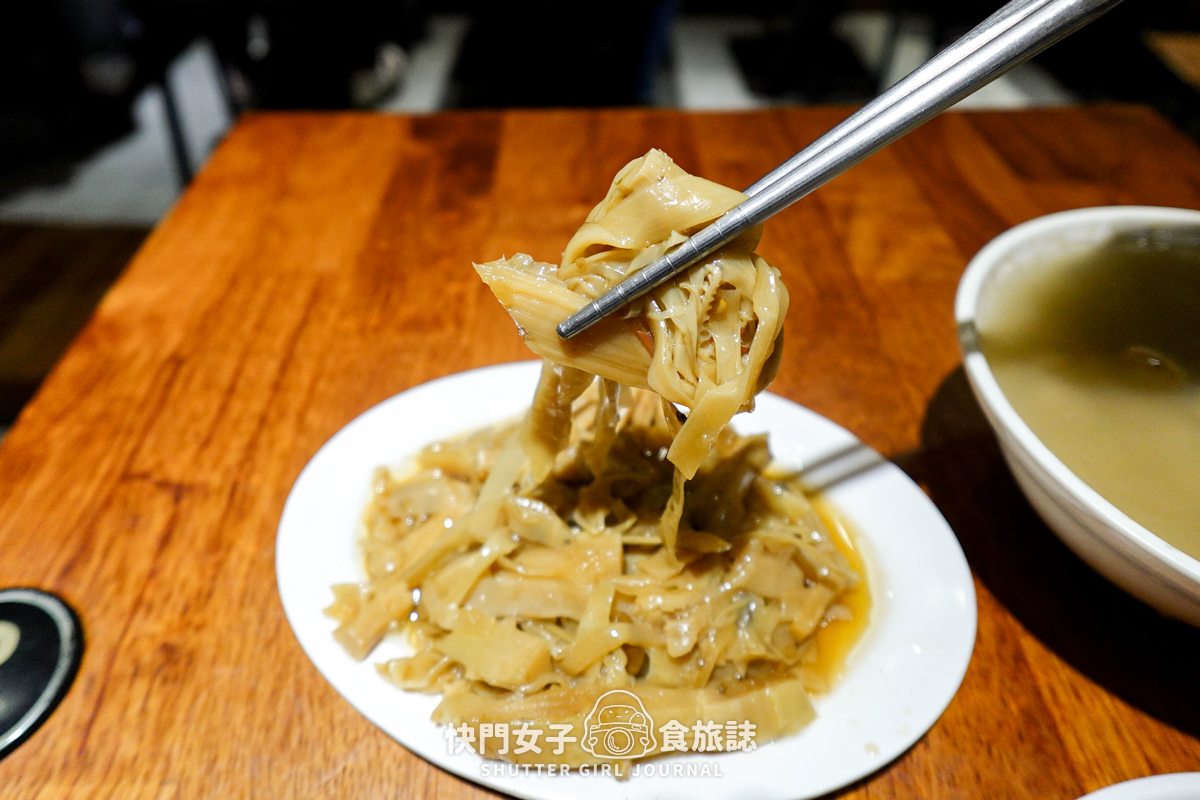 【台北 松山區】老翁家四神湯 x 知名排隊刈包店豬腳飯 x Q彈豬肚湯