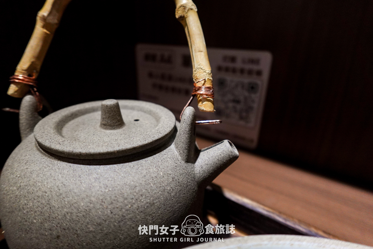 【台北 內湖區】百味麵坊 頂級牛肉麵 x 一麵兩吃 x 清燉牛三寶麵