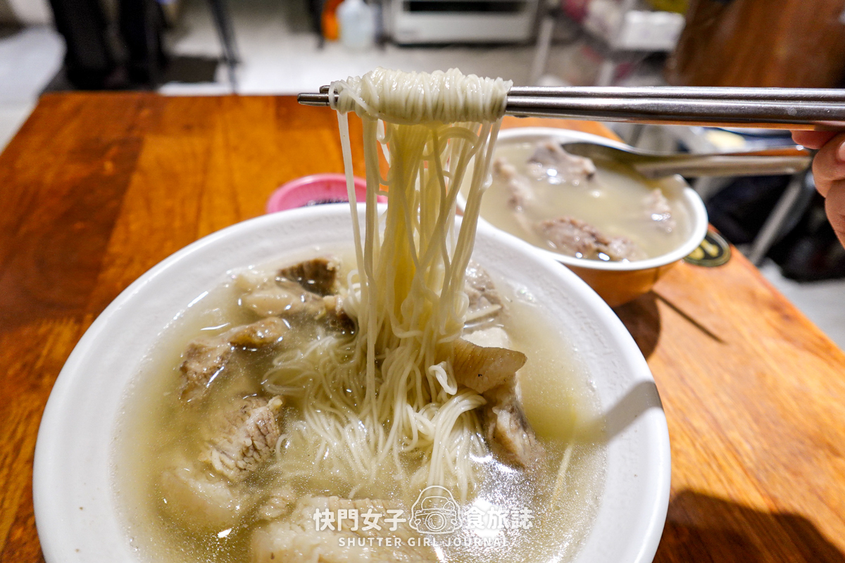 【台北 松山區】老翁家四神湯 x 知名排隊刈包店豬腳飯 x Q彈豬肚湯