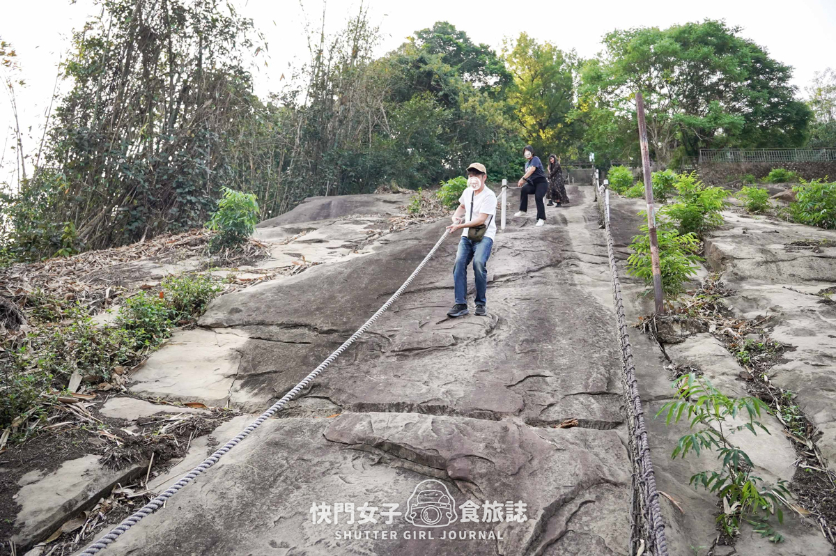 【雲林 古坑鄉】峭壁雄風 x 持明寺旁的迷你攀岩場 x 45度傾斜石壁