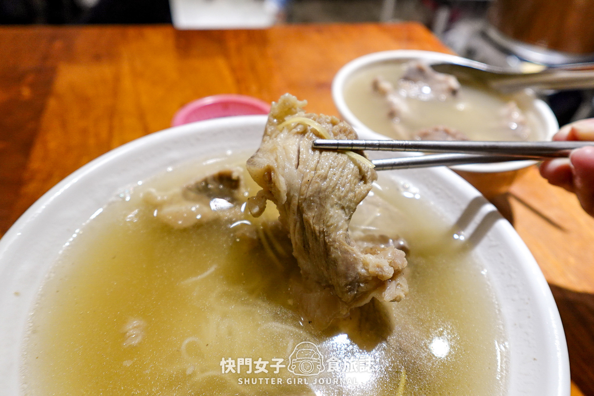【台北 松山區】老翁家四神湯 x 知名排隊刈包店豬腳飯 x Q彈豬肚湯