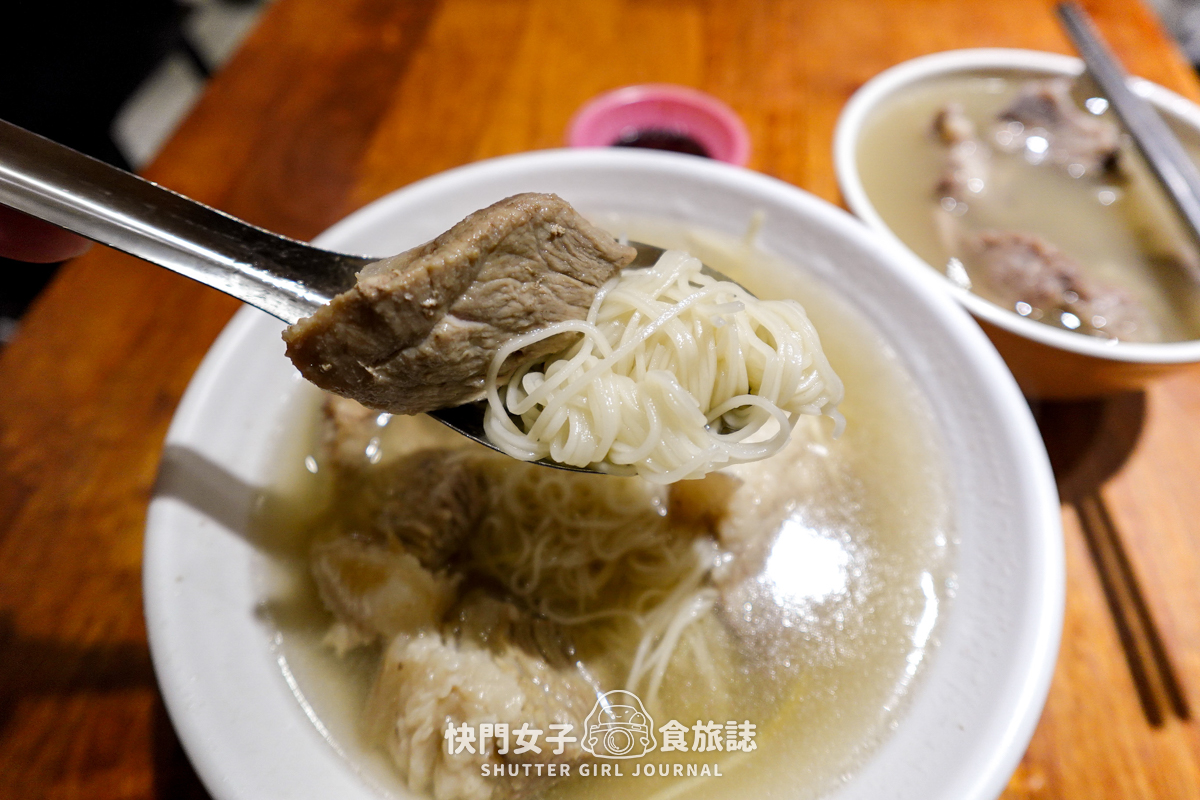 【台北 松山區】老翁家四神湯 x 知名排隊刈包店豬腳飯 x Q彈豬肚湯