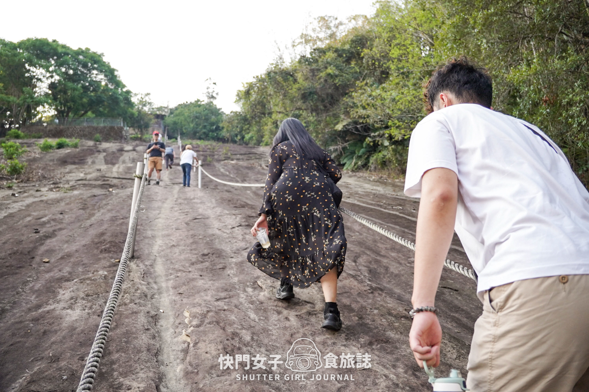 【雲林 古坑鄉】峭壁雄風 x 持明寺旁的迷你攀岩場 x 45度傾斜石壁