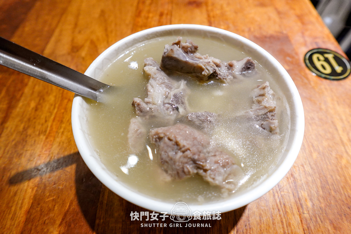 【台北 松山區】老翁家四神湯 x 知名排隊刈包店豬腳飯 x Q彈豬肚湯