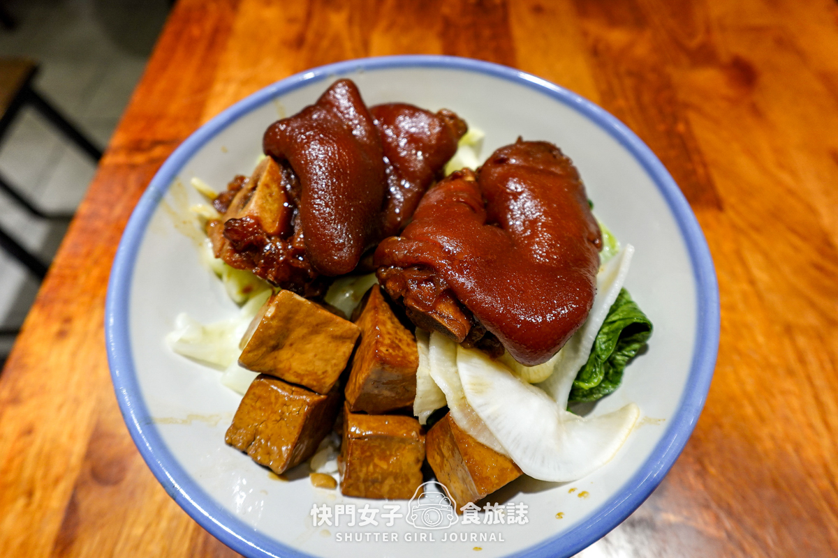 【台北 松山區】老翁家四神湯 x 知名排隊刈包店豬腳飯 x Q彈豬肚湯