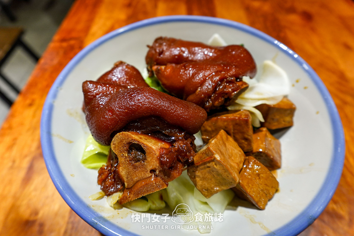 【台北 松山區】老翁家四神湯 x 知名排隊刈包店豬腳飯 x Q彈豬肚湯