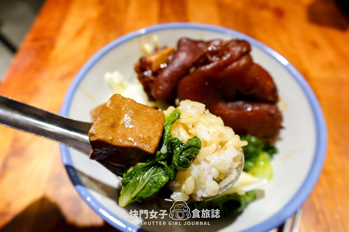 【台北 松山區】老翁家四神湯 x 知名排隊刈包店豬腳飯 x Q彈豬肚湯