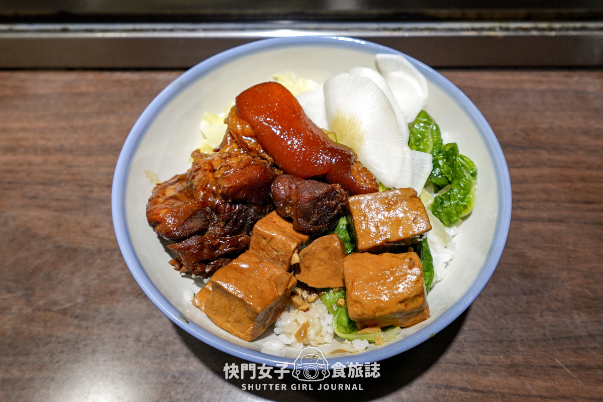【台北 松山區】老翁家四神湯 x 知名排隊刈包店豬腳飯 x Q彈豬肚湯