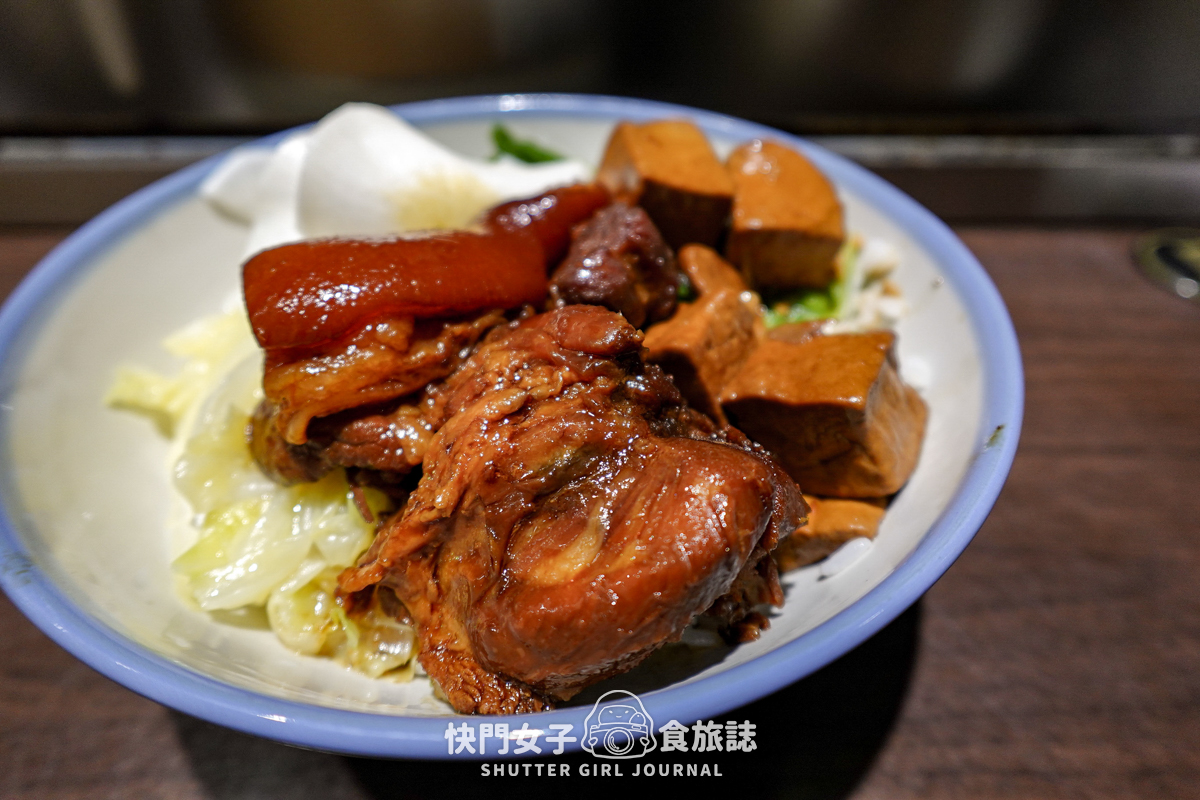 【台北 松山區】老翁家四神湯 x 知名排隊刈包店豬腳飯 x Q彈豬肚湯