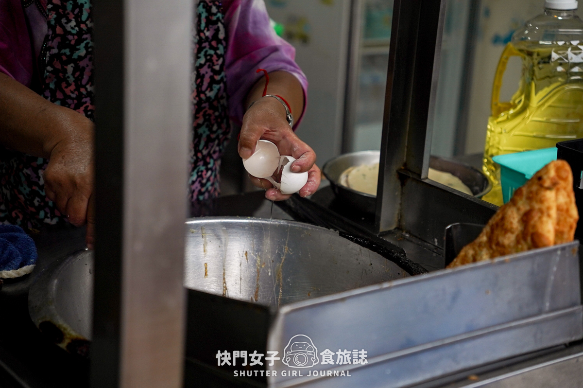 【澎湖 】遊局口蔥油餅 x 馬公熱門排隊美食 x 超酥脆小黃瓜起司蔥油餅 - 第4張圖 【澎湖 】遊局口蔥油餅 x 馬公熱門排隊美食 x 超酥脆小黃瓜起司蔥油餅
