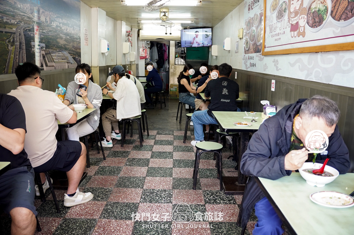 【台北 北投區】吳家牛肉麵店 x 北投人氣排隊名店 x 牛三寶 x 鮮蝦餛飩