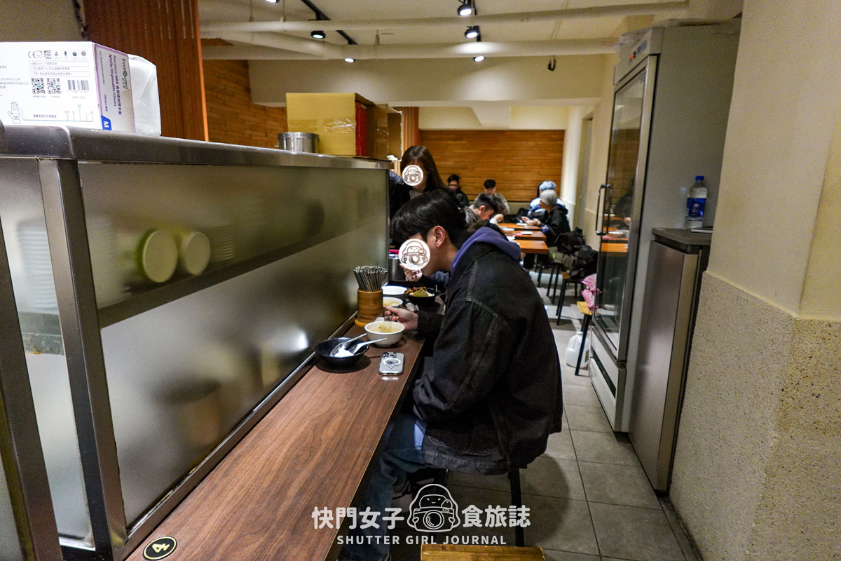 【台北 松山區】老翁家四神湯 x 知名排隊刈包店豬腳飯 x Q彈豬肚湯
