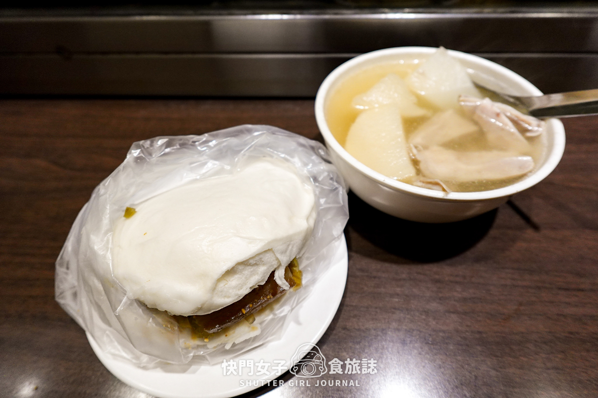 【台北 松山區】老翁家四神湯 x 知名排隊刈包店豬腳飯 x Q彈豬肚湯