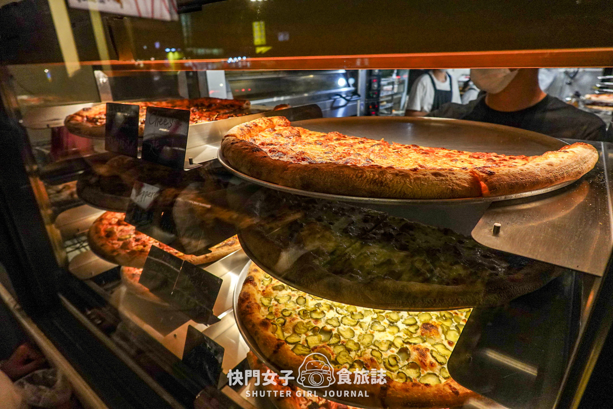 【台北 大安區】The Slice Shop pizza x 通化夜市站著吃的pizza x 解鎖全品項披薩 - 第5張圖 【台北 大安區】The Slice Shop pizza x 通化夜市站著吃的pizza x 解鎖全品項披薩