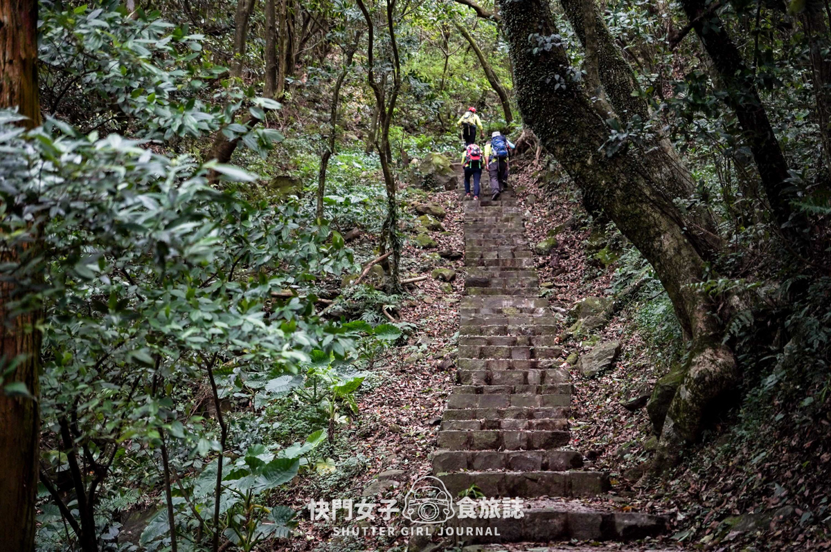 【台北大縱走第二段】挑戰拉繩攀爬大屯山連峰步道 x 欣賞竹子湖繡球花海