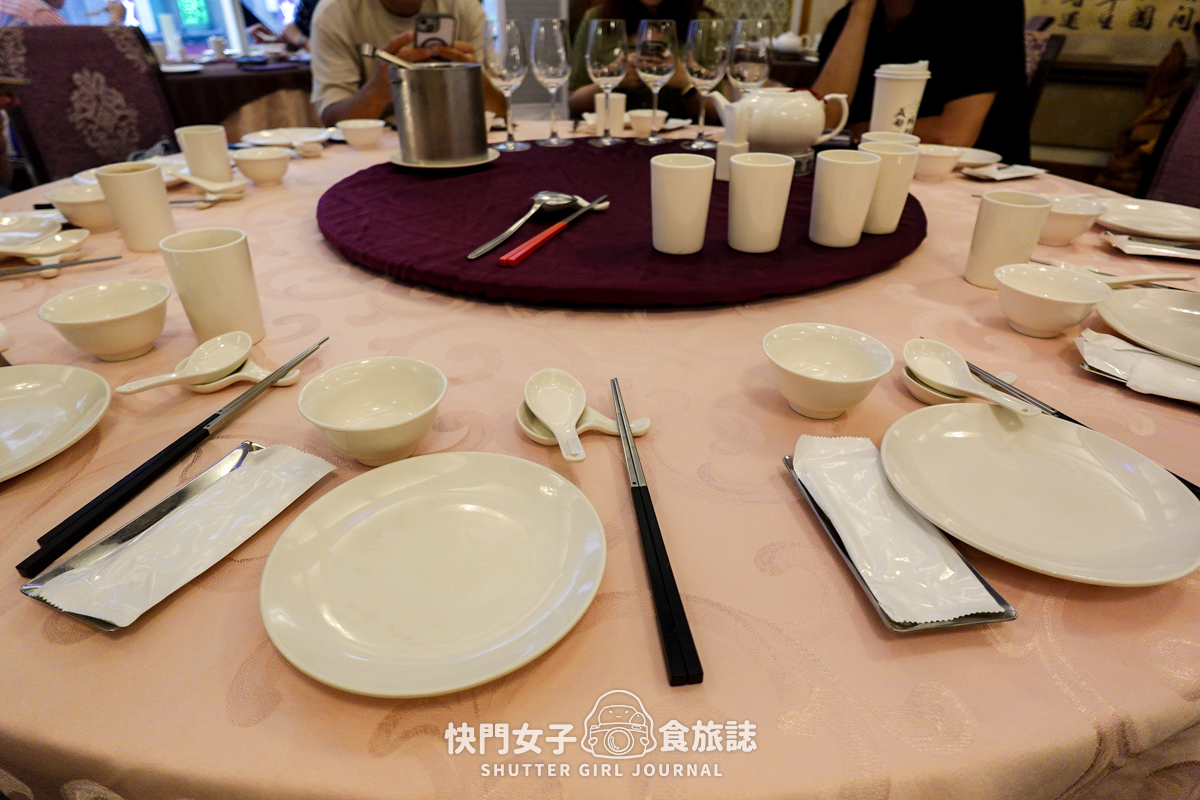 【台北 中正區】大三元酒樓 x 肥香烤鴨二吃 x 油淋脆皮雞 x 米其林一星服務超好