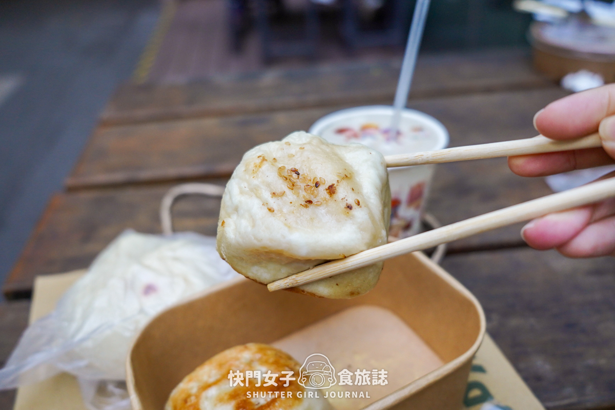 【台北 南港區】傳說水煎包 x 餡料超滿的人氣辣子雞丁煎包 x 鮮肉煎包 x 只販售早上的梅干扣肉包 - 第17張圖 【台北 南港區】傳說水煎包 x 餡料超滿的人氣辣子雞丁煎包 x 鮮肉煎包 x 只販售早上的梅干扣肉包