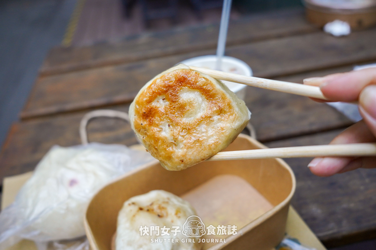 【台北 南港區】傳說水煎包 x 餡料超滿的人氣辣子雞丁煎包 x 鮮肉煎包 x 只販售早上的梅干扣肉包 - 第18張圖 【台北 南港區】傳說水煎包 x 餡料超滿的人氣辣子雞丁煎包 x 鮮肉煎包 x 只販售早上的梅干扣肉包