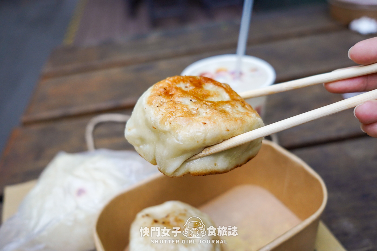 【台北 南港區】傳說水煎包 x 餡料超滿的人氣辣子雞丁煎包 x 鮮肉煎包 x 只販售早上的梅干扣肉包 - 第22張圖 【台北 南港區】傳說水煎包 x 餡料超滿的人氣辣子雞丁煎包 x 鮮肉煎包 x 只販售早上的梅干扣肉包