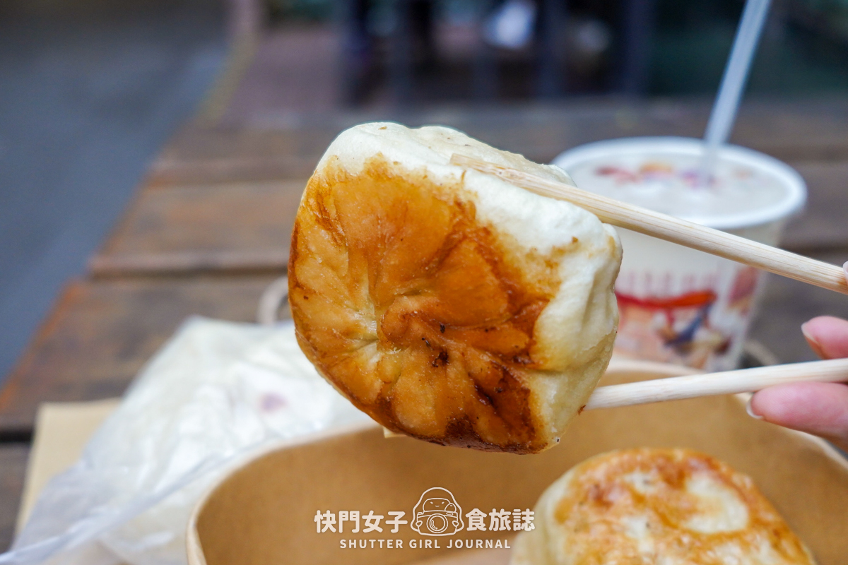 【台北 南港區】傳說水煎包 x 餡料超滿的人氣辣子雞丁煎包 x 鮮肉煎包 x 只販售早上的梅干扣肉包 - 第23張圖 【台北 南港區】傳說水煎包 x 餡料超滿的人氣辣子雞丁煎包 x 鮮肉煎包 x 只販售早上的梅干扣肉包