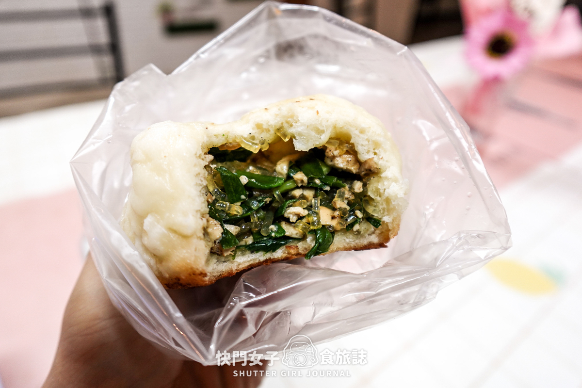 【台北 南港區】傳說水煎包 x 餡料超滿的人氣辣子雞丁煎包 x 鮮肉煎包 x 只販售早上的梅干扣肉包 - 第33張圖 【台北 南港區】傳說水煎包 x 餡料超滿的人氣辣子雞丁煎包 x 鮮肉煎包 x 只販售早上的梅干扣肉包