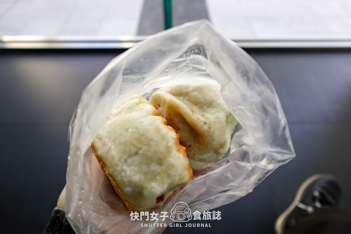 【台北 南港區】傳說水煎包 x 餡料超滿的人氣辣子雞丁煎包 x 鮮肉煎包 x 只販售早上的梅干扣肉包 - 第34張圖 【台北 南港區】傳說水煎包 x 餡料超滿的人氣辣子雞丁煎包 x 鮮肉煎包 x 只販售早上的梅干扣肉包