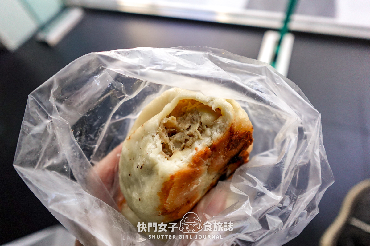 【台北 南港區】傳說水煎包 x 餡料超滿的人氣辣子雞丁煎包 x 鮮肉煎包 x 只販售早上的梅干扣肉包 - 第38張圖 【台北 南港區】傳說水煎包 x 餡料超滿的人氣辣子雞丁煎包 x 鮮肉煎包 x 只販售早上的梅干扣肉包