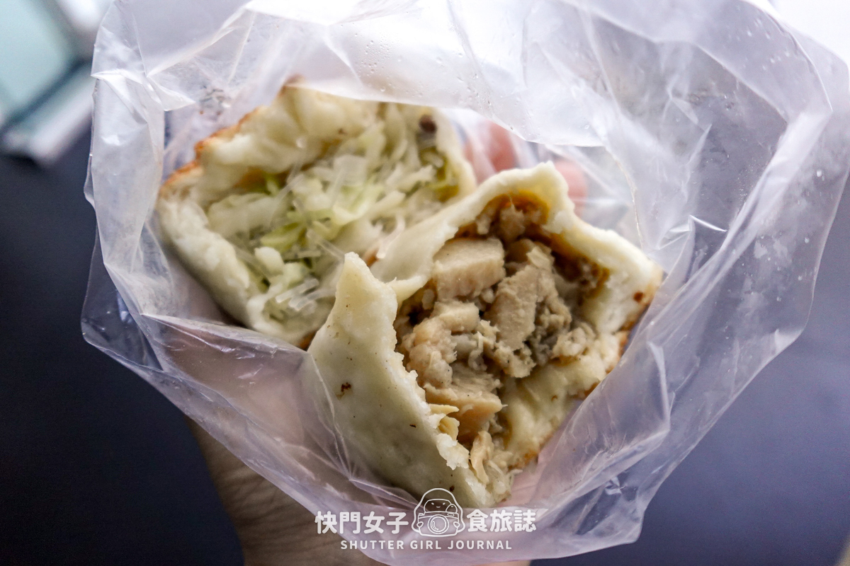 【台北 南港區】傳說水煎包 x 餡料超滿的人氣辣子雞丁煎包 x 鮮肉煎包 x 只販售早上的梅干扣肉包 - 第39張圖 【台北 南港區】傳說水煎包 x 餡料超滿的人氣辣子雞丁煎包 x 鮮肉煎包 x 只販售早上的梅干扣肉包