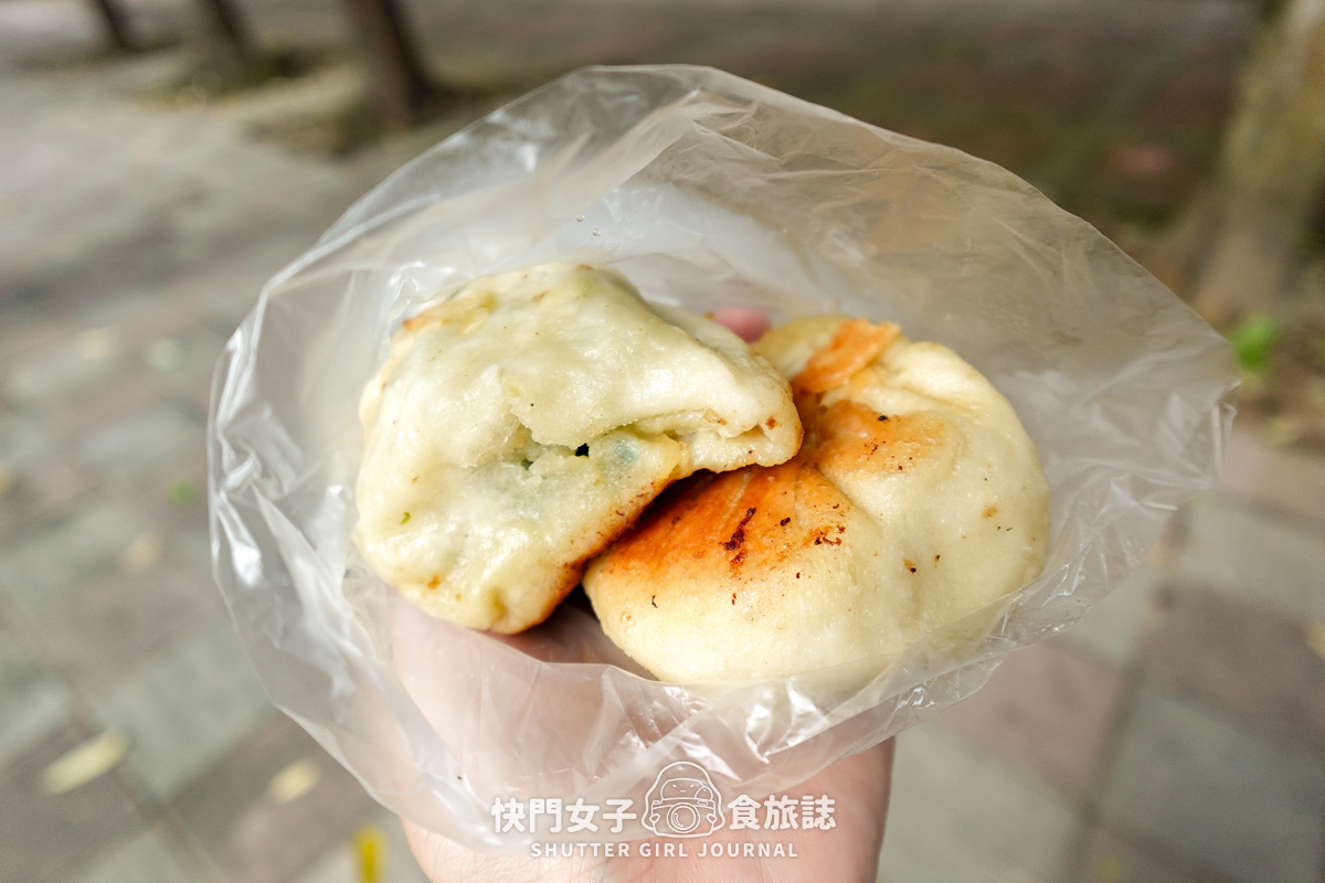 【台北 南港區】傳說水煎包 x 餡料超滿的人氣辣子雞丁煎包 x 鮮肉煎包 x 只販售早上的梅干扣肉包 - 第40張圖 【台北 南港區】傳說水煎包 x 餡料超滿的人氣辣子雞丁煎包 x 鮮肉煎包 x 只販售早上的梅干扣肉包