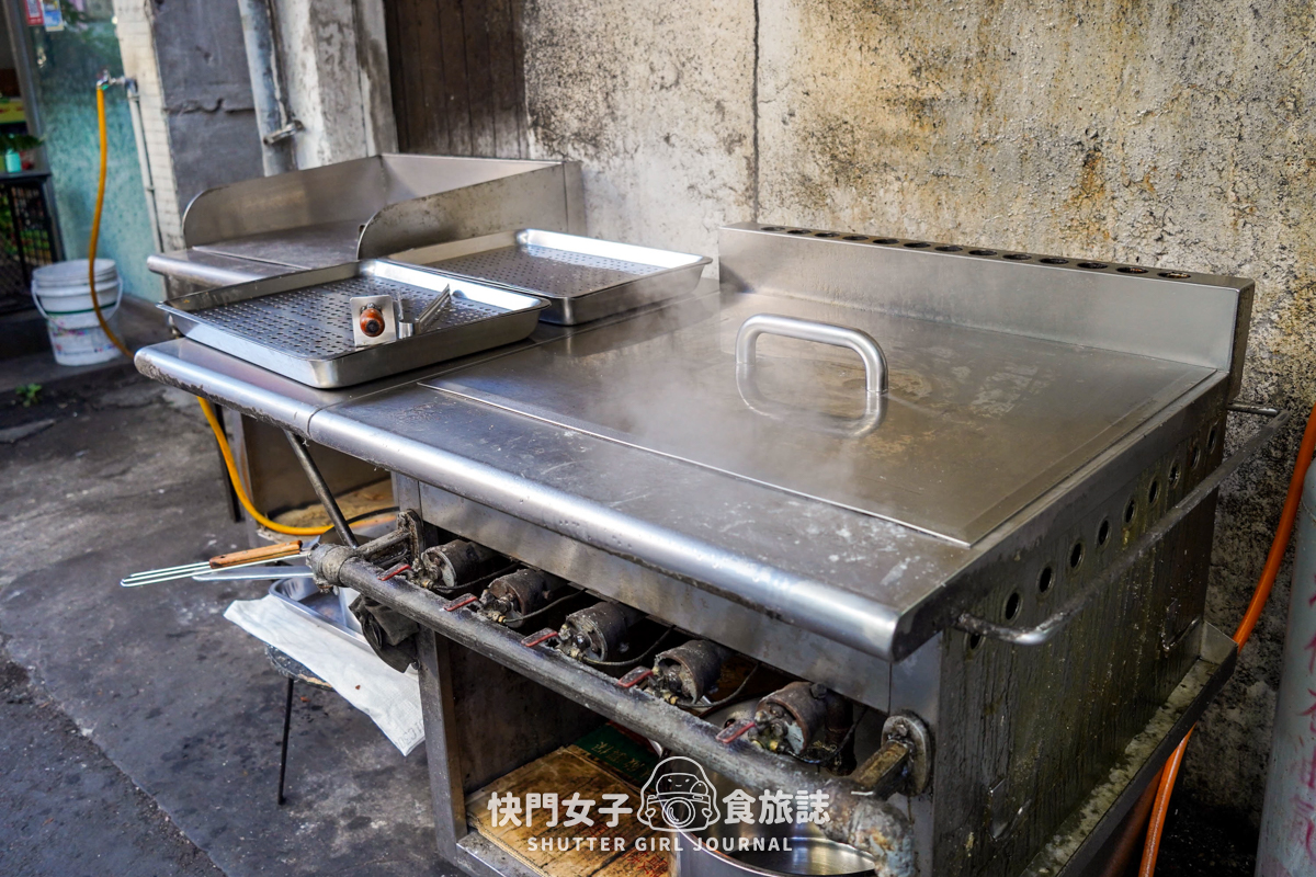 【台北 南港區】傳說水煎包 x 餡料超滿的人氣辣子雞丁煎包 x 鮮肉煎包 x 只販售早上的梅干扣肉包 - 第4張圖 【台北 南港區】傳說水煎包 x 餡料超滿的人氣辣子雞丁煎包 x 鮮肉煎包 x 只販售早上的梅干扣肉包