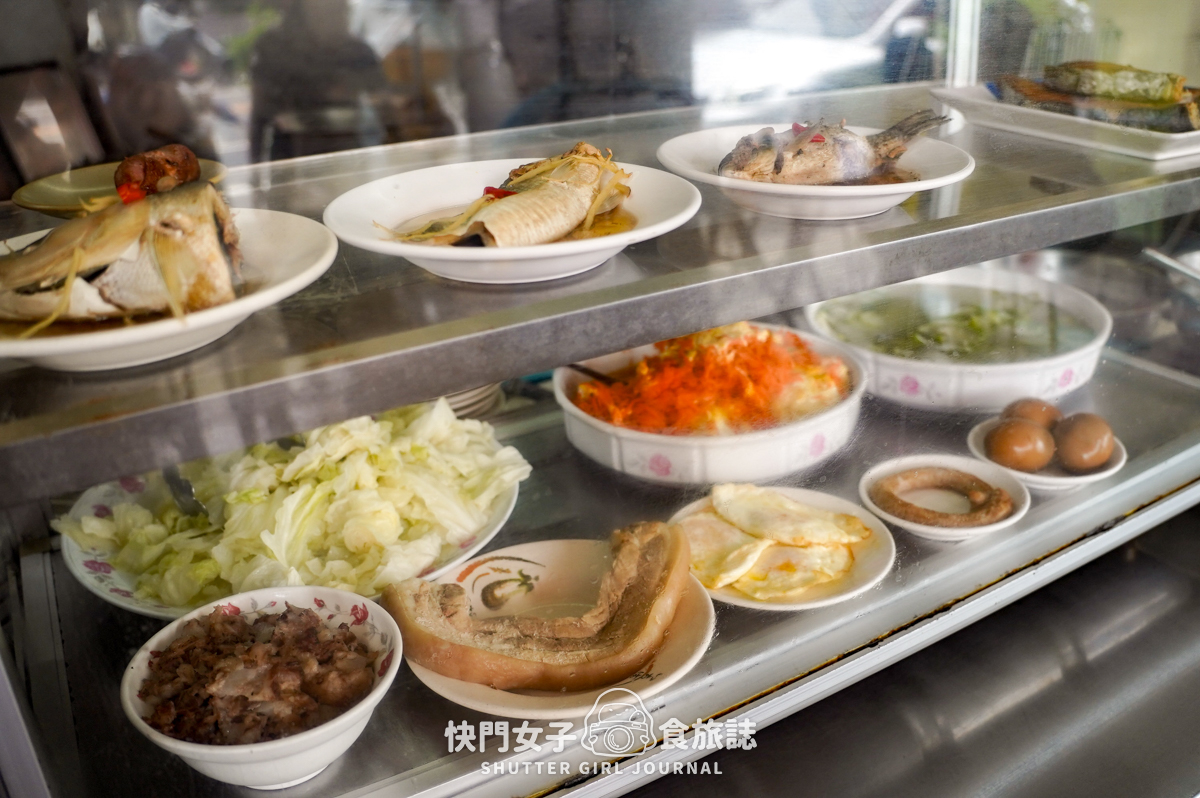 【台南 中西區】阿和肉燥飯 x 肥瘦綜合肉燥飯 x 油條魚肚湯 x 限量魚腸